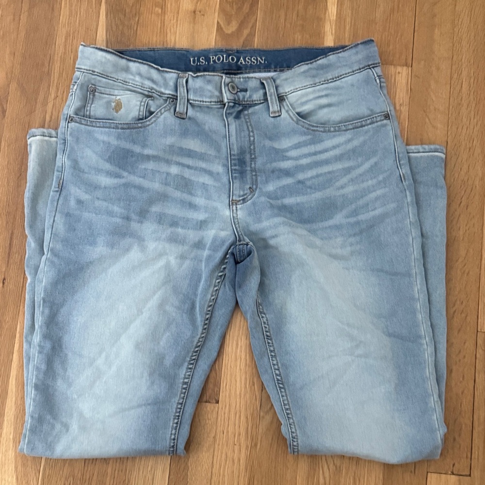 U.S. Polo Assn. Men's Relaxed Fit Jeans in Light Blue